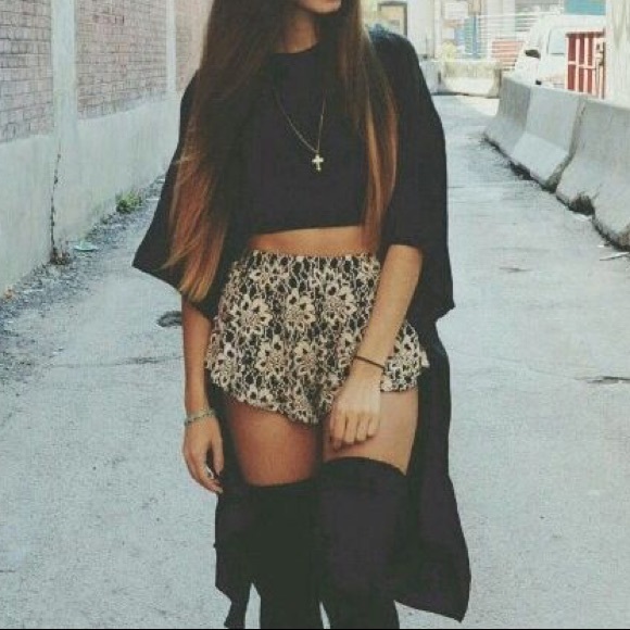 Brandy Melville Pants - Brandy Melville Lace Shorts